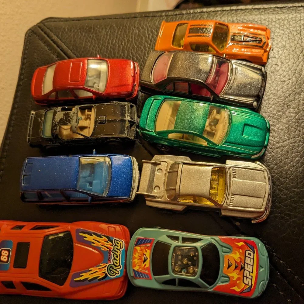 Lot 25 Toy Vehicles Old and New Hot Wheels and others